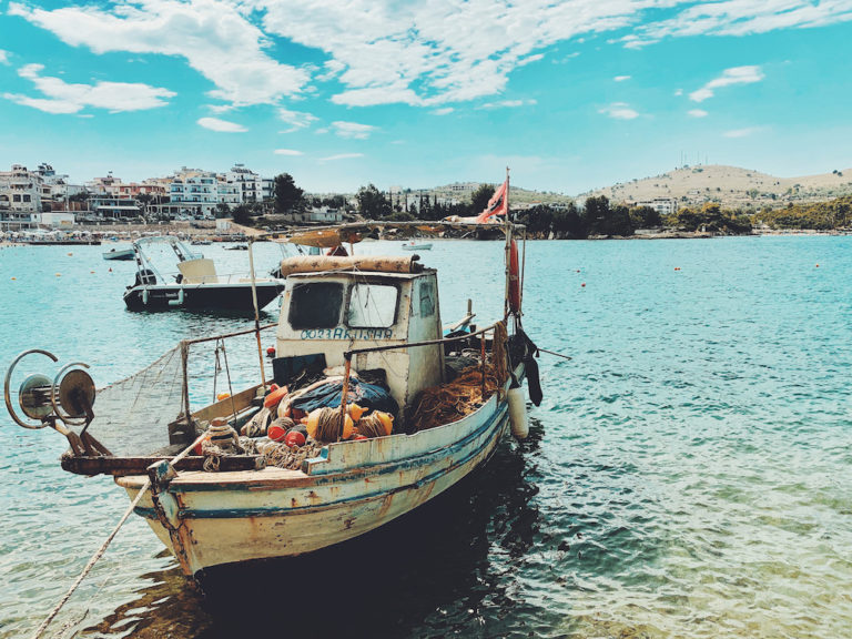 sea and boat